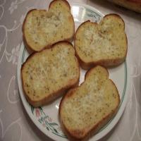 Toasted Garlic-Mozzarella Bread Slices image