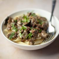 Slow Cooker Mustard and Peppered Beef Stroganoff_image