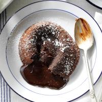 Molten Peppermint-Chocolate Cakes_image