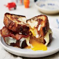 Egg-in-a-Hole Sandwich with Bacon and Cheddar_image