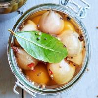 Spiced pickled shallots_image