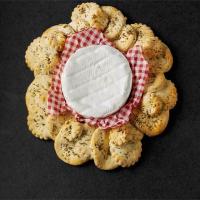 Fennel & poppy seed cracker wreath_image