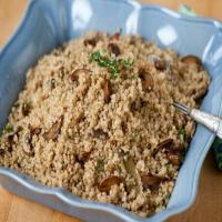 Quinoa Pilaf with Crimini Mushrooms_image