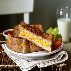 Sándwich de queso tostado en bastoncitos_image