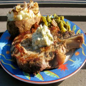 Steaks With Blue Cheese Butter_image