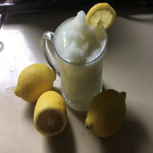Refreshingly Tart Lemonade Slushie_image