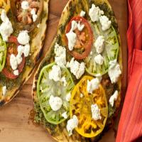 Grilled Heirloom Tomato and Pesto Pizzas_image