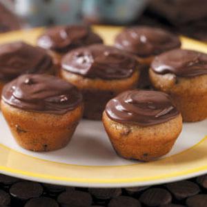 Banana-Chip Mini Cupcakes Recipe_image