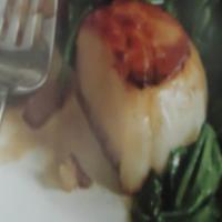Pan-Seared Scallops with Turkey Bacon and Spinach_image