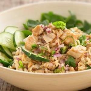 Thai Salad with Whole Grain Brown Rice and Chicken_image