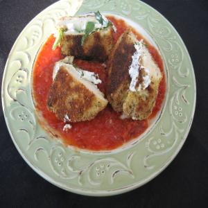 Goat Cheese Crostini With Flash Tomato Sauce_image