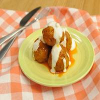 Buffalo Chicken Meatballs with Blue Cheese Sauce_image