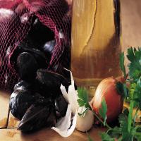Mussels in White Wine and Garlic_image