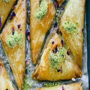 Warbat (Filo Triangles With Cream Cheese, Pistachio, and Rose)_image