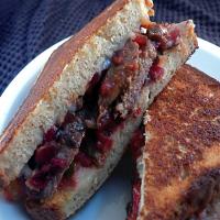 Grilled Steak Sandwich With Poblano Cranberry Chutney_image