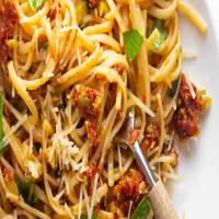 Linguine With Sun-Dried Tomatoes and Olives_image