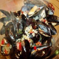 Mussels With Tomato & White Wine Sauce image