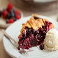 Gingery Mixed Berry Pie image