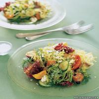 Mediterranean Salad with Olive-Bread Croutons_image