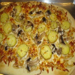 Potato, Caramelized Onion and Rosemary Pizza_image