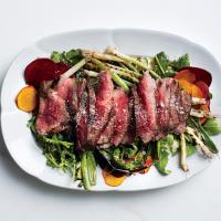 Grilled Steak Salad with Beets and Scallions_image