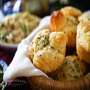 Garlic Parmesan Pull Apart Biscuits_image