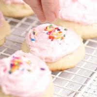 Soft Baked Frosted Vanilla Sugar Cookie Recipe_image