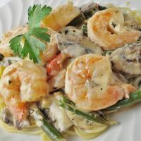 Shrimp and Mushroom Linguini with Creamy Cheese Herb Sauce_image
