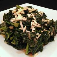 Kale with Caramelized Onions_image