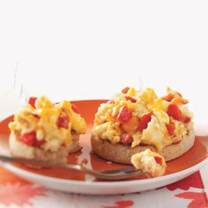 Roasted Pepper, Bacon & Egg Muffins_image