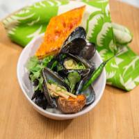 Slow-Cooker Thai Coconut Mussels image