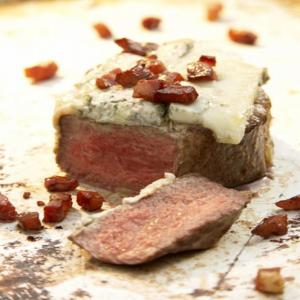 Grilled Filet Mignon with Gorgonzola, Pancetta, and Peach-balsamic Jam_image