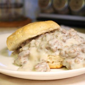 Easy Sausage Gravy and Biscuits_image