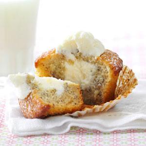 Marshmallow-Filled Banana Cupcakes Recipe_image
