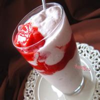 Godiva Strawberry White Chocolate Mint Frappé_image