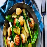 Stir-fried scallops with snowpeas and ginger recipe_image