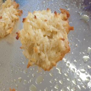 Quick and Easy Coconut Macaroons_image