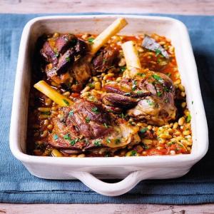 Lamb shanks and flageolet beans_image