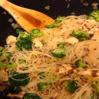 Crazy Chicken - Rice Noodle Stir-Fry_image