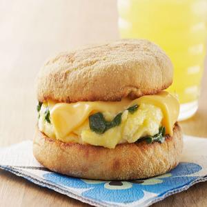 On-the-Go Cheesy Spinach Scramble_image