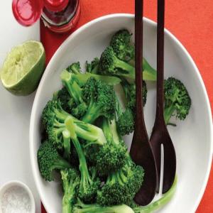 Steamed Broccoli With Lime Dressing_image
