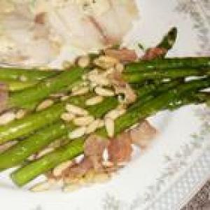 Asparagus with Prosciutto and Pine Nuts_image