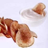 Apple Chips with Sweet Yogurt Dip_image