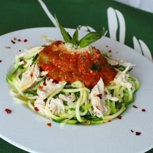 Zucchini Pasta with Roasted Red Pepper Sauce and Chicken_image