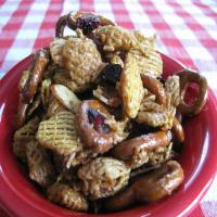 Sweet Party Chex Mix With Berries_image