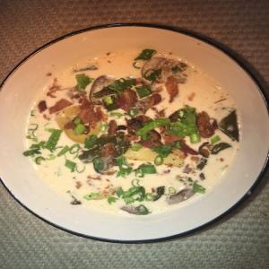 Cream of mushroom soup w/spinach & bacon crumbles_image
