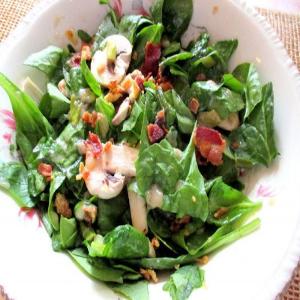 Spinach & Bacon Salad W/ Hot Bacon Dressing_image