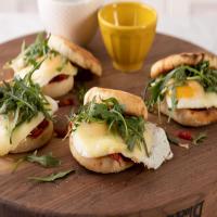 Frico Fried Egg and Cheese Breakfast Sandwiches_image