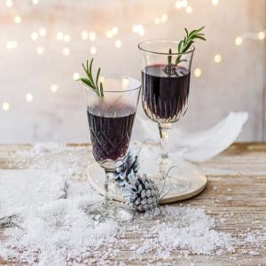 Mulled port with bay and rosemary_image