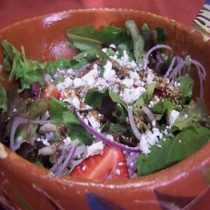 Sherried Greens With Fruit and Blue Cheese_image